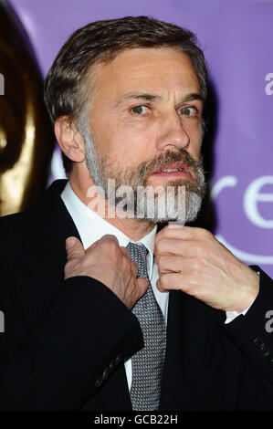 Christoph Waltz arriva al Pre-BAFTA Party tenutosi ad Aspreys a Londra. Foto Stock