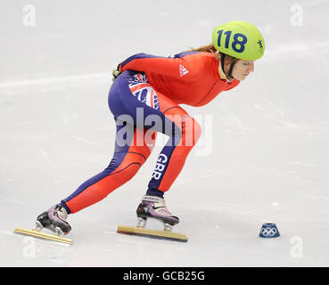 Elise Christie della Gran Bretagna in azione nel suo caldo della competizione femminile di pattinaggio su pista corta di 1500 m al Pacific Coliseum di Vancouver, parte dei Giochi Olimpici invernali di Vancouver del 2010. Foto Stock