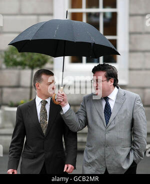 Trevor Sargent (a sinistra) e Dan Boyle a Leinster House, Dublino, a seguito delle dimissioni di Sargent dal governo. Foto Stock