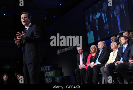 Il leader del Partito conservatore David Cameron ha tenuto il suo discorso al Conservative Party Spring Forum di Brighton, East Sussex. Foto Stock