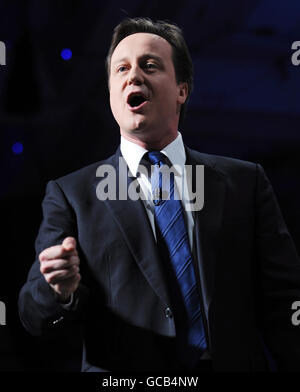 Il leader del Partito conservatore David Cameron ha tenuto il suo discorso al Conservative Party Spring Forum di Brighton, East Sussex. Foto Stock