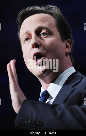 Il leader del Partito conservatore David Cameron ha tenuto il suo discorso al Conservative Party Spring Forum di Brighton, East Sussex. Foto Stock