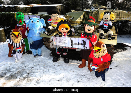 (Da sinistra a destra) West Bromwich Albion mascotte Baggie Bird, Northampton Town mascotte Clarence the Dragon, Coventry City mascotte Sky Blue Sam, Burton Albion mascotte Billy Brewer, Sheffield United mascotte Captain Blade, Nottingham Forest mascotte Robin Hood, Derby County mascotte Rammie e West Bromwich Albion mascotte junior Baggie Bird Junior in aiuto per i carri armati eroi un giorno molto Foto Stock