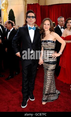 Robert Downey Jr. E Susan Downey in arrivo per l'82° Academy Awards al Kodak Theatre di Los Angeles. Foto Stock