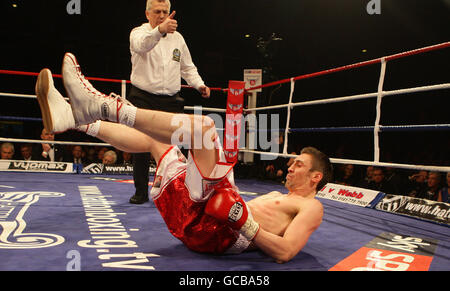 Boxing - VACANTE UER Super piuma titolo - Scott Lawton v Lev Kirakosyan - Fenton Manor Sports Complex Foto Stock