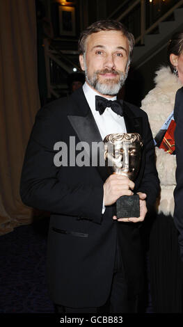 Christoph Waltz in arrivo per il BAFTA dopo la festa dello spettacolo alla Grosvenor House di Londra. Foto Stock