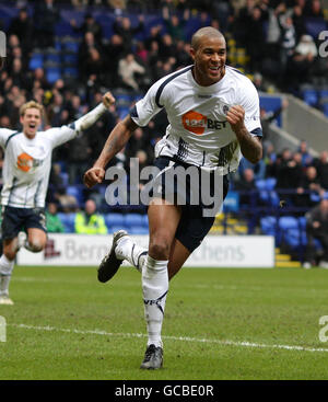 Calcio - Barclays Premier League - Bolton Wanderers / Wolverhampton Wanderers - Reebok Stadium. Il cavaliere Zat di Bolton Wanderers celebra il traguardo di apertura durante la partita della Barclays Premier League al Reebok Stadium di Bolton. Foto Stock