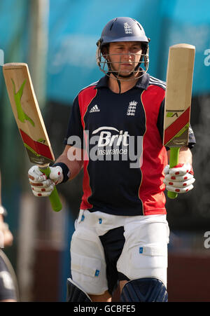 Cricket - sessione dei Nets dell'Inghilterra - Stadio Nazionale di Shere Bangla - Bangladesh. Inglese Tim Brennan durante una sessione di reti allo Shere Bangla National Stadium, Mirpur, Dhaka. Foto Stock