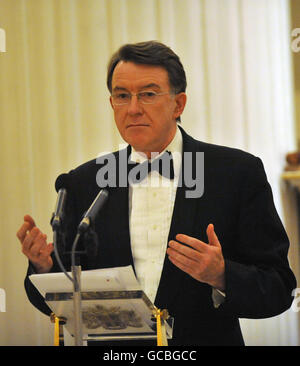 Il segretario d'affari Lord Mandelson tiene un discorso alla cena annuale del Commercio e dell'industria ospitata dal Sindaco del Signore della Città di Londra a Mansion House, Londra. Foto Stock