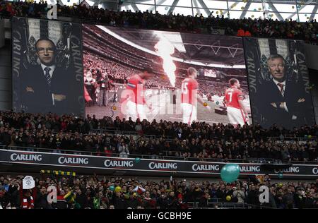 Calcio - Carling Cup - finale - Manchester United v Aston Villa - Wembley Stadium. Vista generale del grande sreen al Wembley Stadium Foto Stock