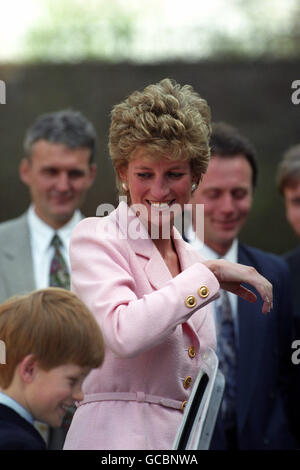 La principessa di Galles con Harry Foto Stock