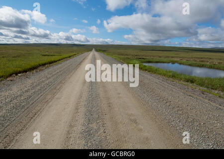 Alaska, Nome, Bob Blodgett Nome-Teller autostrada aka Teller Road. Sinuk area fluviale, intorno a mile marker 26. Foto Stock