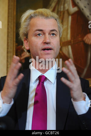 Il deputato olandese di destra Geert Wilders dà una conferenza stampa a Londra dopo una proiezione del suo film, Fitna, presso la Camera dei Lord, che ha contenuti anti-musulmani . Foto Stock