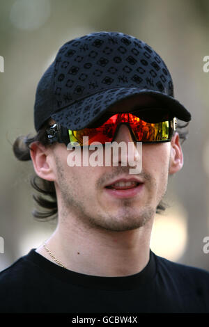 Motor Racing - Campionato del mondo di Formula uno - Gran Premio del Bahrain - Preview Day - circuito Internazionale del Bahrain. Robert Kubica di Renault al Bahrain International Circuit di Sakhir, Bahrain. Foto Stock