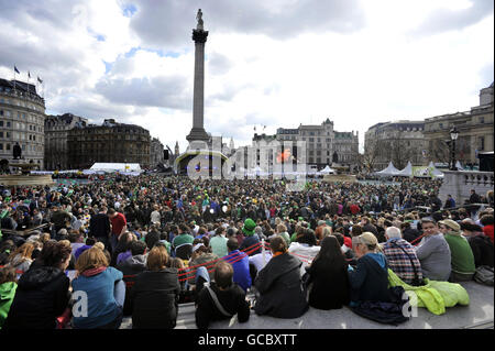 Costumi e Tradizioni - il giorno di San Patrizio - Celebrazioni - Trafalgar Square - Londra Foto Stock