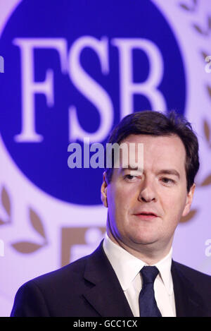 Il cancelliere ombra George Osborne ha tenuto una conferenza annuale della Federazione delle piccole imprese presso il Centro Esposizioni e conferenze di Aberdeen in Scozia. Foto Stock