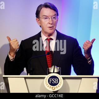 Il segretario alle imprese Lord Mandelson si rivolge alla conferenza annuale della Federazione delle piccole imprese presso il Centro Esposizioni e conferenze di Aberdeen in Scozia. Foto Stock