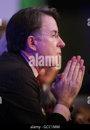 Il segretario d'affari Lord Mandelson durante la conferenza annuale della Federazione delle piccole imprese all'Aberdeen Exhibition and Conference Center in Scozia. Foto Stock