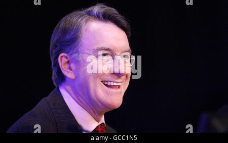 Il segretario d'affari Lord Mandelson durante la conferenza annuale della Federazione delle piccole imprese all'Aberdeen Exhibition and Conference Center in Scozia. Foto Stock