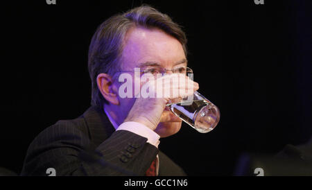 Il segretario d'affari Lord Mandelson durante la conferenza annuale della Federazione delle piccole imprese all'Aberdeen Exhibition and Conference Center in Scozia. Foto Stock