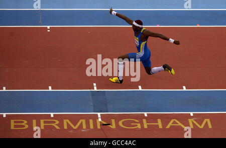 Atletica - Aviva International - National Indoor Arena. Phillips Idowu della Gran Bretagna nel salto triplo degli uomini Foto Stock