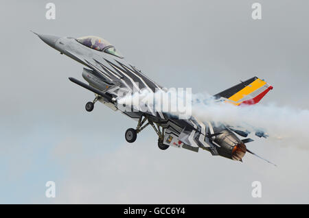 Belgian Air Force General Dynamics F16 Fighting Falcon, Viper Fighter al Royal International Air Tattoo Fairford. Componente aria belga Foto Stock