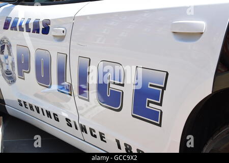 Dallas, Texas, Stati Uniti d'America. 8 Luglio, 2016. Auto della Polizia oustide Dallas questura su luglio 8th, 2016 Credit: Hum Immagini/Alamy Live News Foto Stock