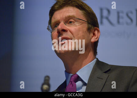 Salford, Regno Unito. 8 Luglio, 2016. Rt Hon Greg Clark MP, membro del Parlamento di Tunbridge Wells e il Segretario di Stato per il Segretario di Stato per le comunità e il governo locale, parlando a "trovare il vero nord: realizzare la fucina del Nord' evento organizzato dal think tank ResPublica presso il Teatro Lowery su luglio 8th, 2016 a Salford, Inghilterra. Credito: Jonathan Nicholson/Alamy Live News Foto Stock