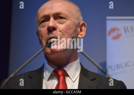 Salford, Regno Unito. 8 Luglio, 2016. Sir Richard Leese, leader del Manchester City Council, parlando a "trovare il vero nord: realizzare la fucina del Nord' evento organizzato dal think tank ResPublica presso il Teatro Lowery su luglio 8th, 2016 a Salford, Inghilterra. Credito: Jonathan Nicholson/Alamy Live News Foto Stock