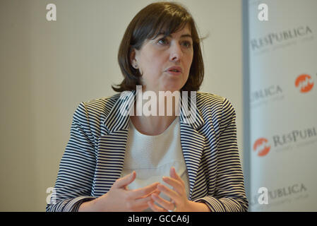 Salford, Regno Unito. 8 Luglio, 2016. Lucy Powell MP, membro del Parlamento per Manchester Central, parlando a "trovare il vero nord: realizzare la fucina del Nord' evento organizzato dal think tank ResPublica presso il Teatro Lowery su luglio 8th, 2016 a Salford, Inghilterra. Credito: Jonathan Nicholson/Alamy Live News Foto Stock