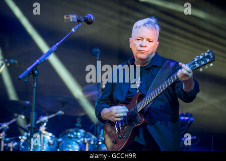 Manchester, Regno Unito. 09a luglio 2016. Gillian Gilbert, Tom Chapman, Stephen Morris, Bernard Sumner e Phil Cunningham del nuovo ordine eseguire presso il Castlefield ciotola in Manchester 09/07/2016 Credit: Gary Mather/Alamy Live News Foto Stock