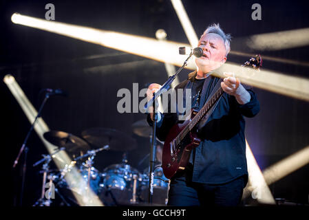 Manchester, Regno Unito. 09a luglio 2016. Gillian Gilbert, Tom Chapman, Stephen Morris, Bernard Sumner e Phil Cunningham del nuovo ordine eseguire presso il Castlefield ciotola in Manchester 09/07/2016 Credit: Gary Mather/Alamy Live News Foto Stock