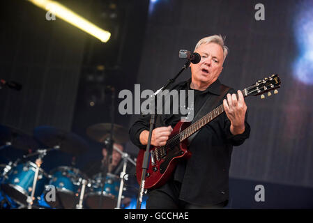 Manchester, Regno Unito. 09a luglio 2016. Gillian Gilbert, Tom Chapman, Stephen Morris, Bernard Sumner e Phil Cunningham del nuovo ordine eseguire presso il Castlefield ciotola in Manchester 09/07/2016 Credit: Gary Mather/Alamy Live News Foto Stock