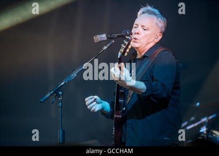 Manchester, Regno Unito. 09a luglio 2016. Gillian Gilbert, Tom Chapman, Stephen Morris, Bernard Sumner e Phil Cunningham del nuovo ordine eseguire presso il Castlefield ciotola in Manchester 09/07/2016 Credit: Gary Mather/Alamy Live News Foto Stock