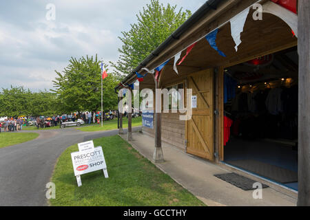 Bugatti shop al francese e italiano motoring festival a Prescott Hill Climb,Gloucestershire, Regno Unito Foto Stock