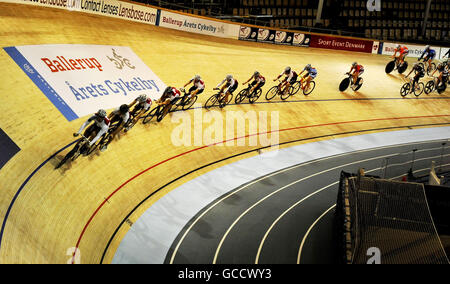 Piloti durante una sessione di allenamento in vista dei Campionati Mondiali di Ciclismo presso la Ballerup Super Arena, Copenhagen, Danimarca. Foto Stock