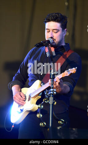 Marcus Mumford dei Mumford e figli di eseguire presso il British Summer Time festival in Hyde Park, Londra. Foto Stock