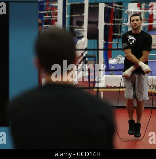 Il campione dei pesi medi WBC Carl Froch durante una sessione di formazione presso l'Istituto Inglese dello Sport di Sheffield. Foto Stock