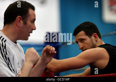 Pugilato - Carl Froch Training Session - Istituto Italiano di Sport. Carl Froch, campione di pesi medi WBC Super durante una sessione di formazione presso l'Istituto Italiano di Sport di Sheffield. Foto Stock