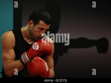 Il campione dei pesi medi WBC Carl Froch durante una sessione di formazione presso l'Istituto Inglese dello Sport di Sheffield. Foto Stock