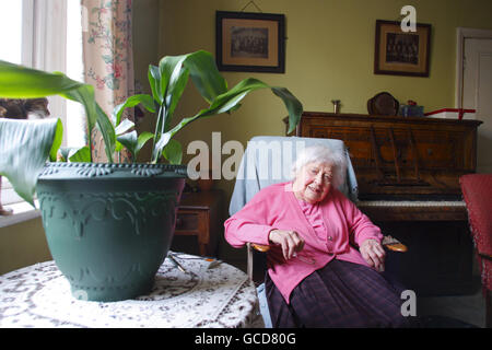 Centenario celebra 96 anni nella stessa casa Foto Stock