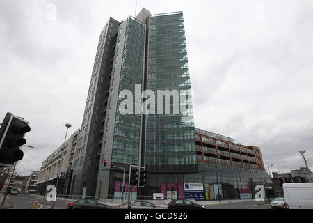 La Torre Elysiana nella città di Cork, dove solo una manciata dei 214 appartamenti di lusso nel blocco di 150 milioni di euro sono stati abitati. 15/03/10 Foto Stock