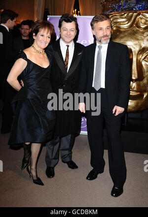 Andy Serkis e Christoph Waltz arrivano al Pre-BAFTA Party tenutosi ad Aspreys a Londra. Foto Stock