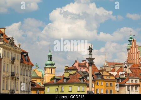 Piazza del Castello nella Città Vecchia di Varsavia, Polonia Foto Stock