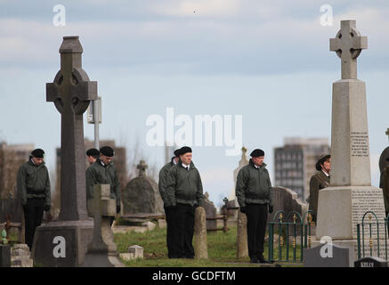 La commemorazione del Rising di Pasqua al complotto repubblicano nel cimitero di Milltown. Foto Stock