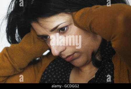 Robina Qureshi, direttore di Positive Action in Housing, durante una conferenza stampa al Petershill Leisure Centre di Glasgow. Foto Stock