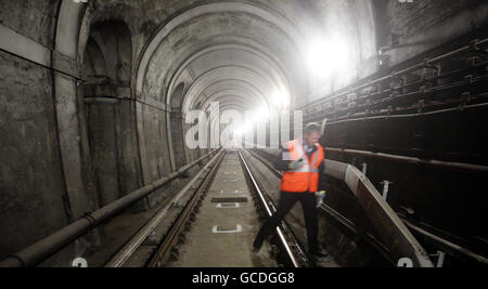 Il Thames Tunnel di Brunel riaprirà per due giorni dopo essere stato chiuso al pubblico per 145 anni. Il tunnel da Rotherhithe a Wapping si aprirà come finale del festival DI LONDRA EST. PREMERE ASSOCIAZIONE foto. Data immagine: Venerdì 12 marzo 2010. Il credito fotografico dovrebbe essere: Lewis Whyld/PA Wire Foto Stock