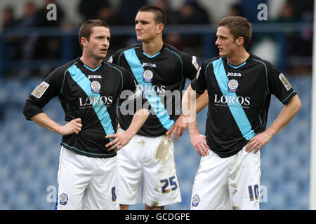 Calcio - Coca-Cola Football League Championship - Sheffield Mercoledì v Leicester City - Hillsborough. Matt Oakley di Leicester City, Jack Hobbs e Andy King (da sinistra a destra) si levano le mani sui fianchi durante il gioco Foto Stock