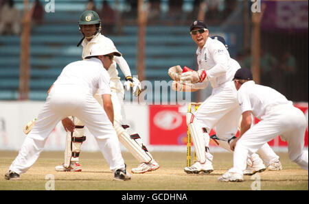 Cricket - Prima prova - Giorno 5 - Bangladesh v Inghilterra - Jahur Ahmed Chowdhury Stadium Foto Stock