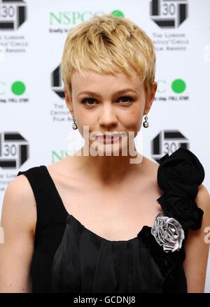 30° Premio annuale del Circolo dei critici cinematografici di Londra - Londra. Carey Mulligan al Critics Circle Awards tenutosi presso il Landmark Hotel di Londra. Foto Stock